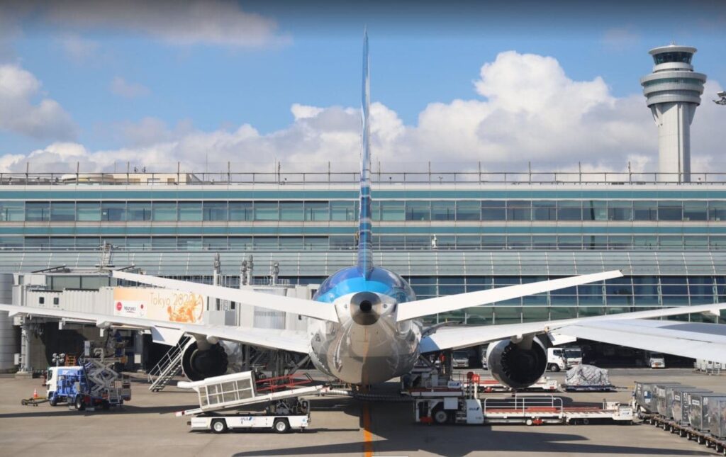 未来へ向けて離陸する飛行機のように、組織と人材の大きな飛躍を支援する。私たちは、確かな準備と伴走で貴社の成長という旅路を支えるパートナーです。